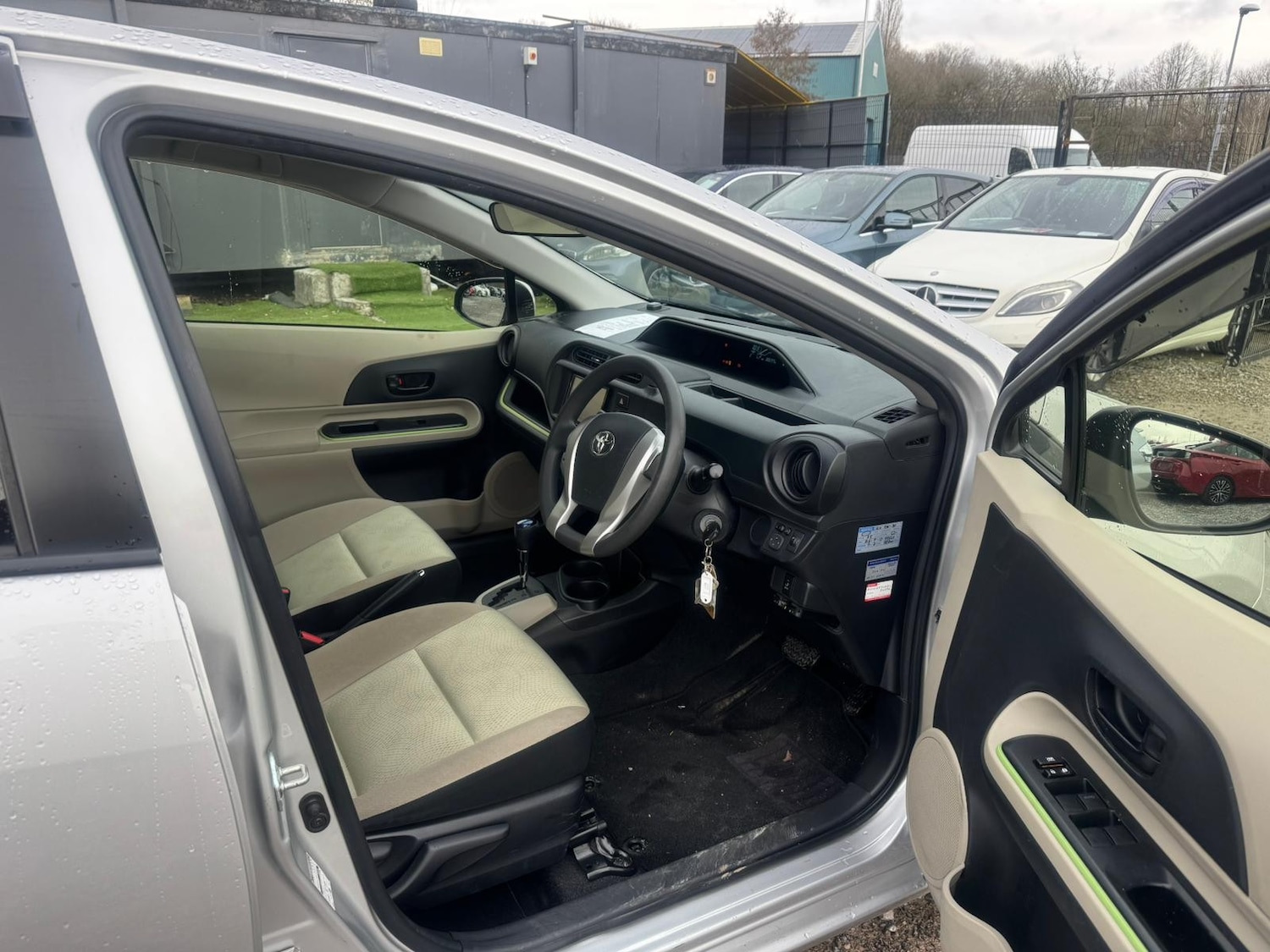 Used Toyota Aqua for sale - 77701481: Photo 11