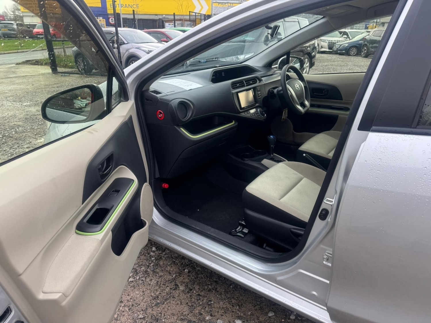 Used Toyota Aqua for sale - 77701481: Photo 16