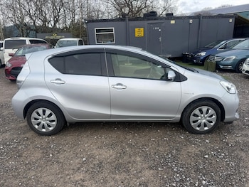 Used Toyota Aqua 2014 for sale - 77701481: Photo