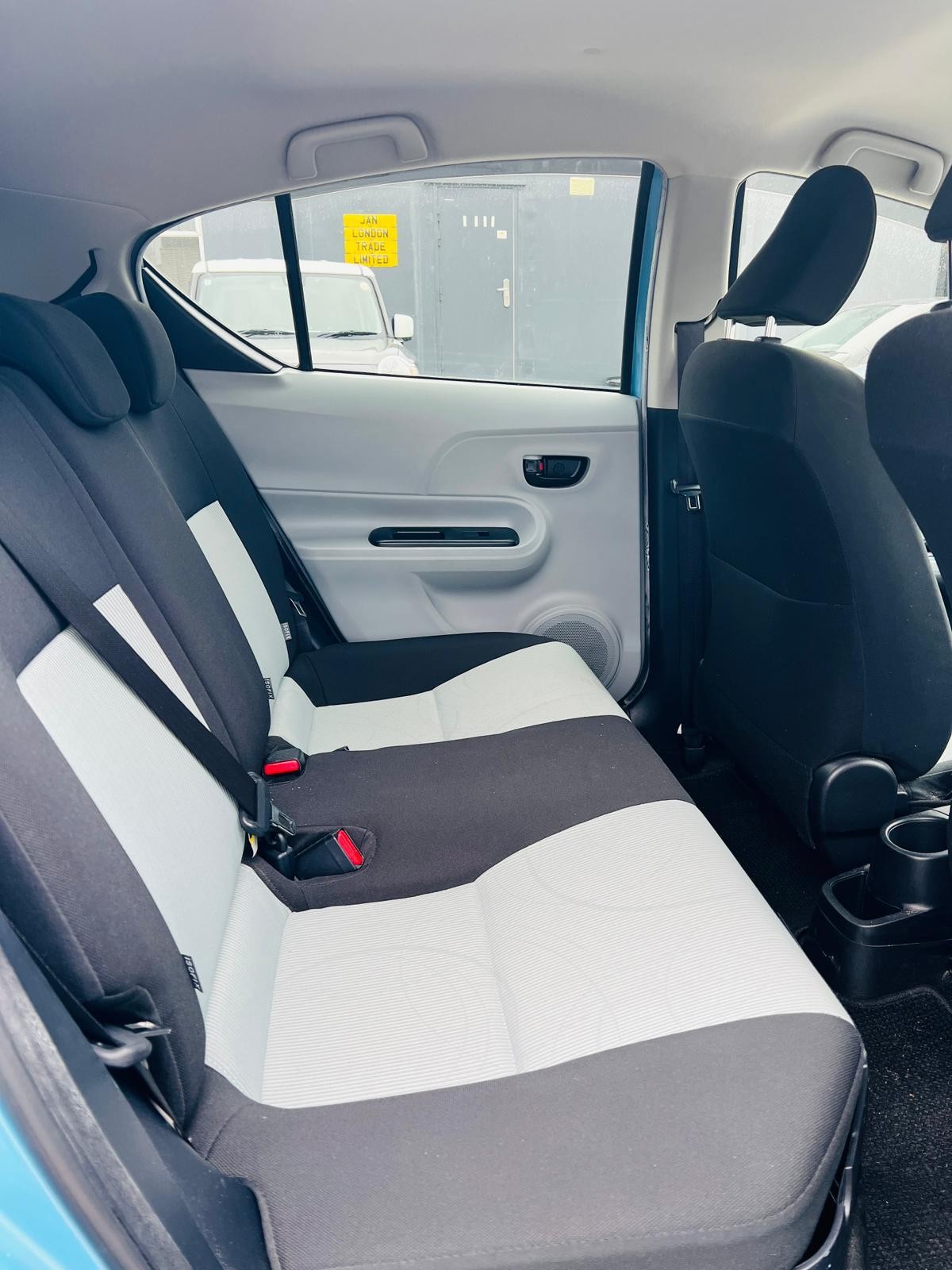 Used Toyota Aqua for sale - 77820078: Photo 14