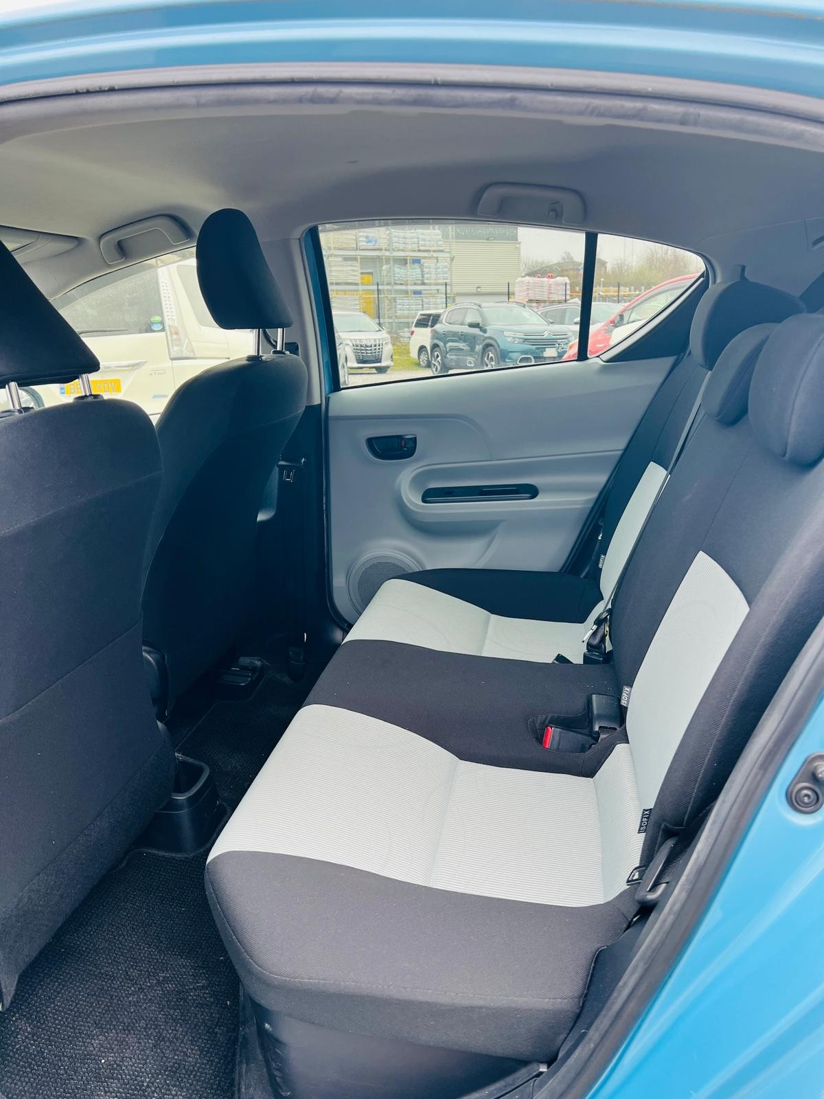 Used Toyota Aqua for sale - 77820078: Photo 17