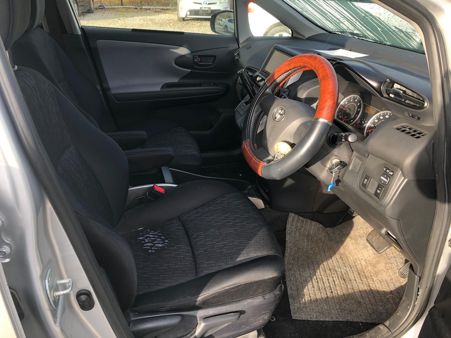 Used Toyota Wish 2025 for sale - 76915185: Photo 10