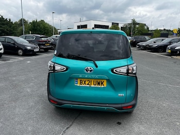 Used Toyota Sienta 2021 for sale - 79301605: Photo