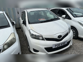 2025 (11) - 990 CC TOYOTA VITZ