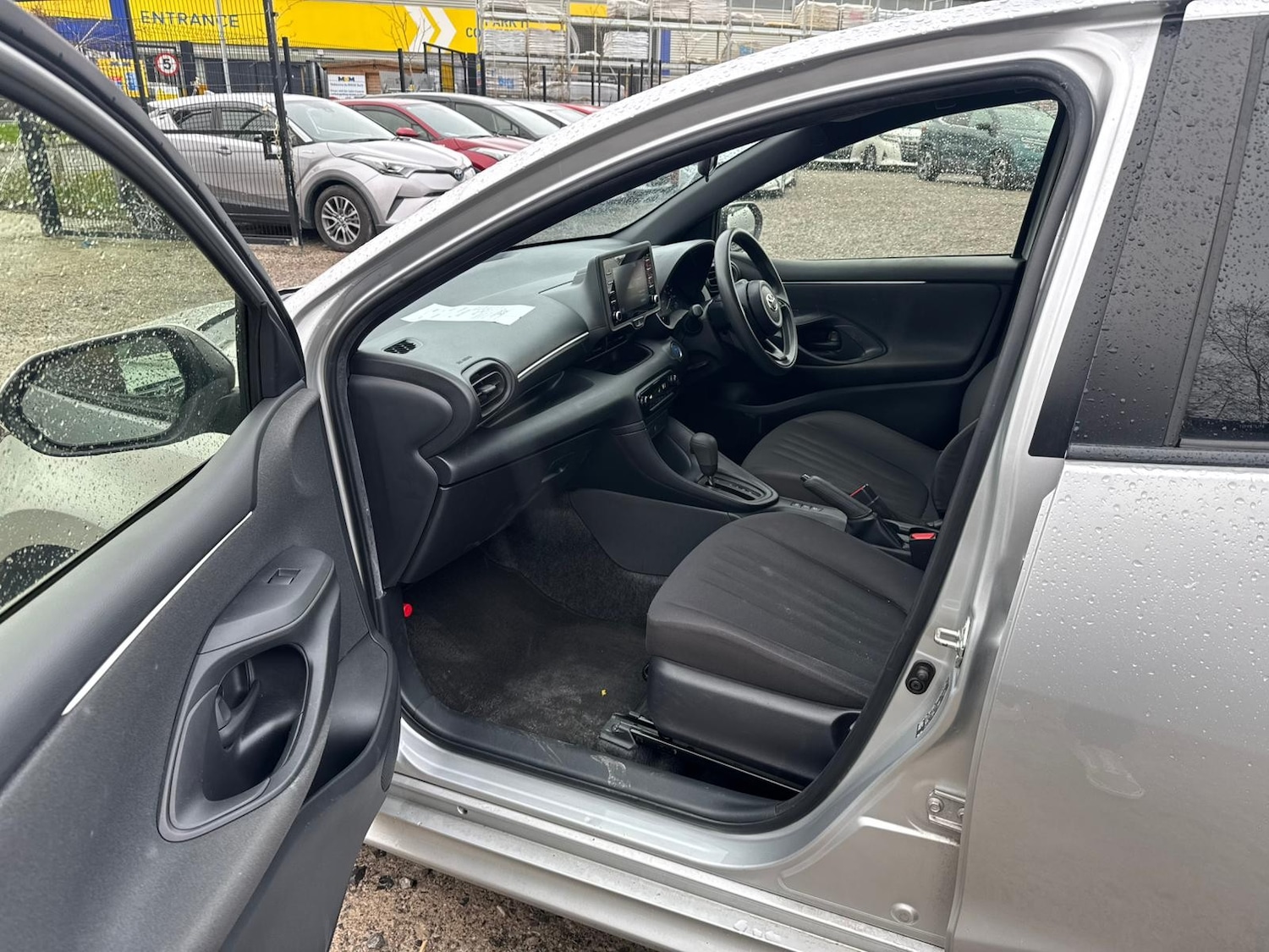 Used Toyota Yaris for sale - 77555384: Photo 17