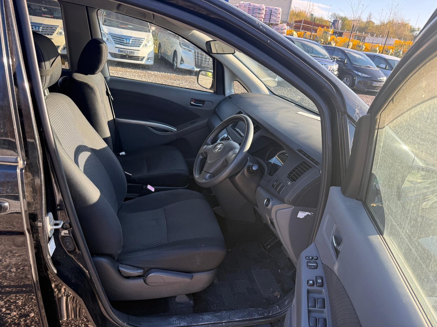 Used Toyota Isis 2025 for sale - 76635050: Photo 12