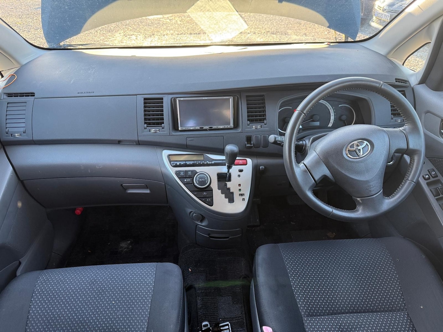 Used Toyota Isis 2025 for sale - 76635050: Photo 13