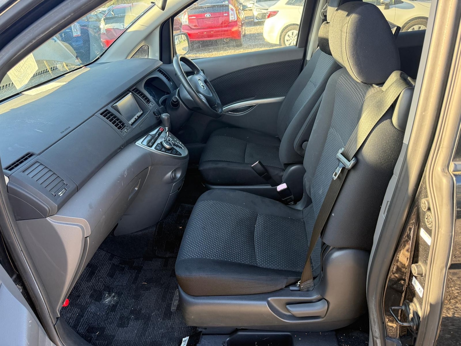 Used Toyota Isis 2025 for sale - 76635050: Photo 19