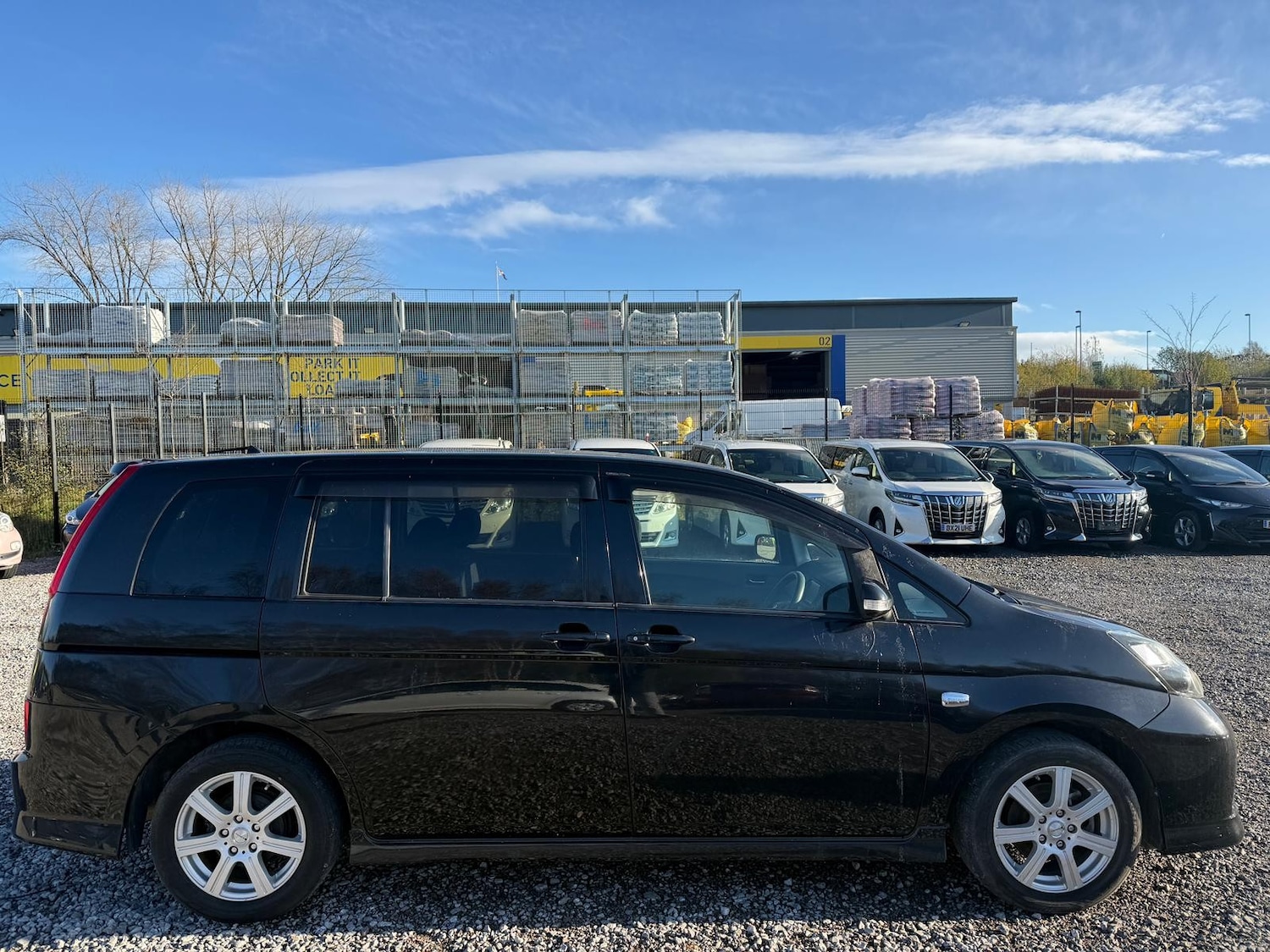 Used Toyota Isis 2025 for sale - 76635050: Photo 3