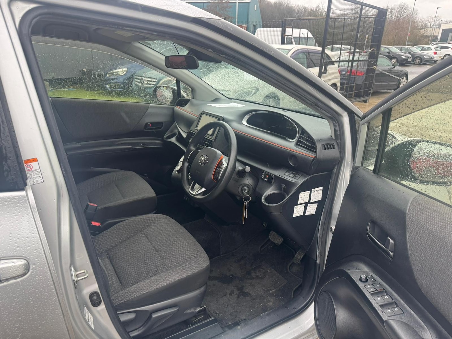 Used Toyota Sienta for sale - 77701479: Photo 12