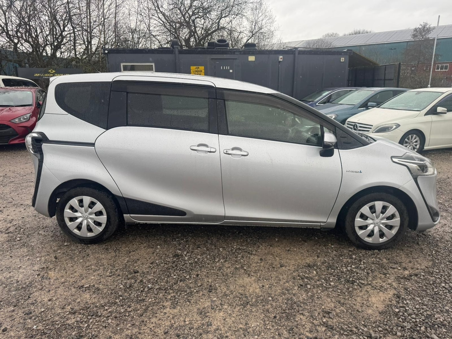 Used Toyota Sienta for sale - 77701479: Photo 2