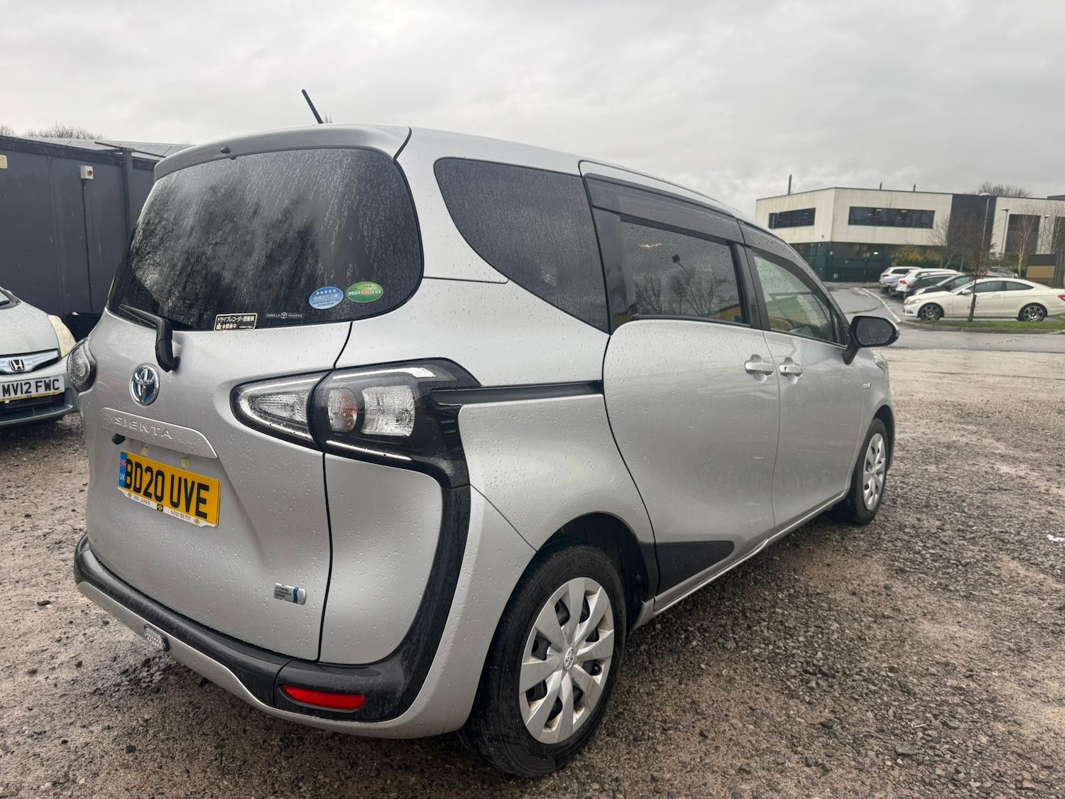 Used Toyota Sienta for sale - 77701479: Photo 3