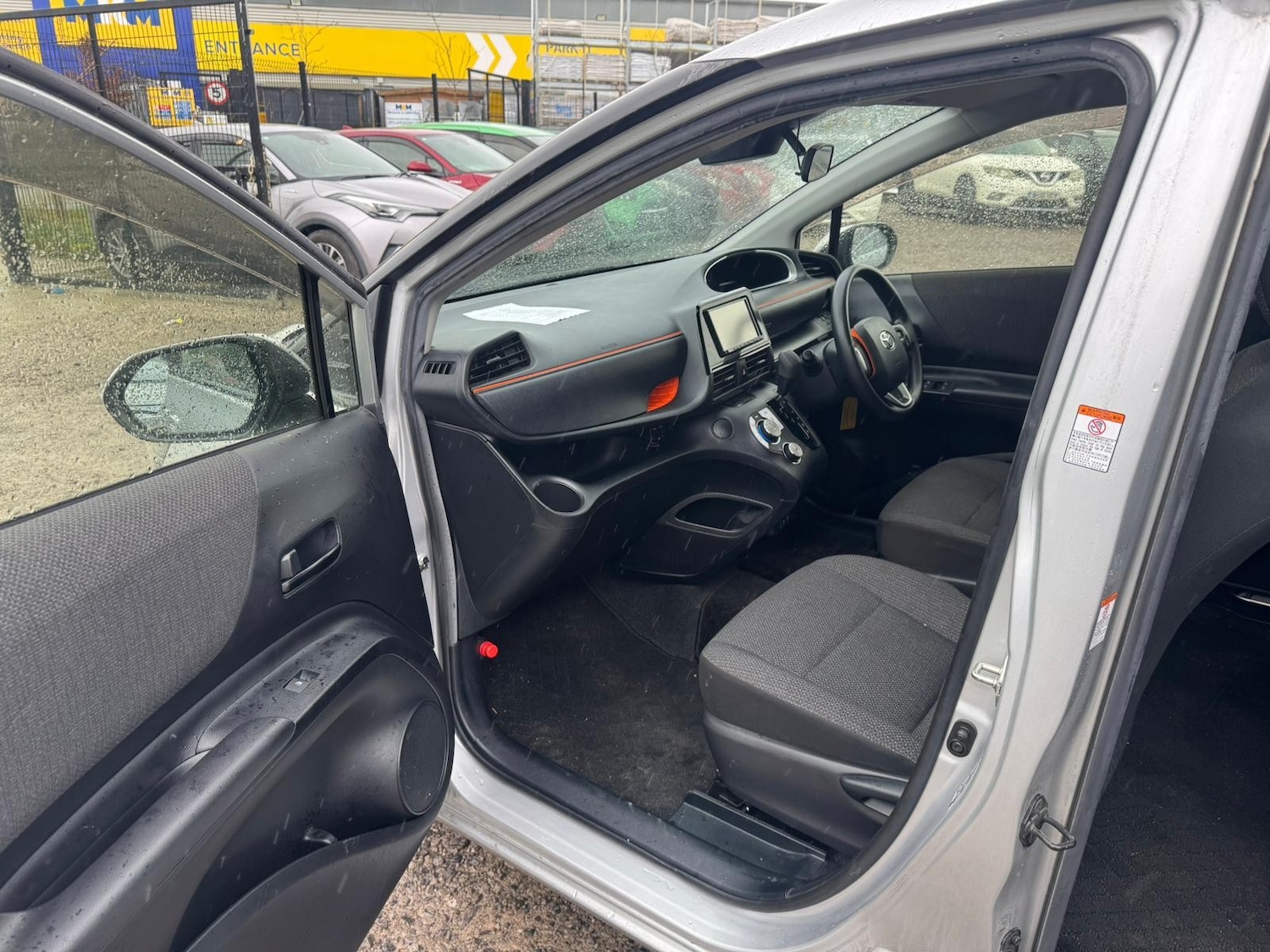 Used Toyota Sienta for sale - 77701479: Photo 7