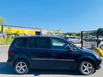 Used Volkswagen Touran 2012 for sale - 74689873: Photo