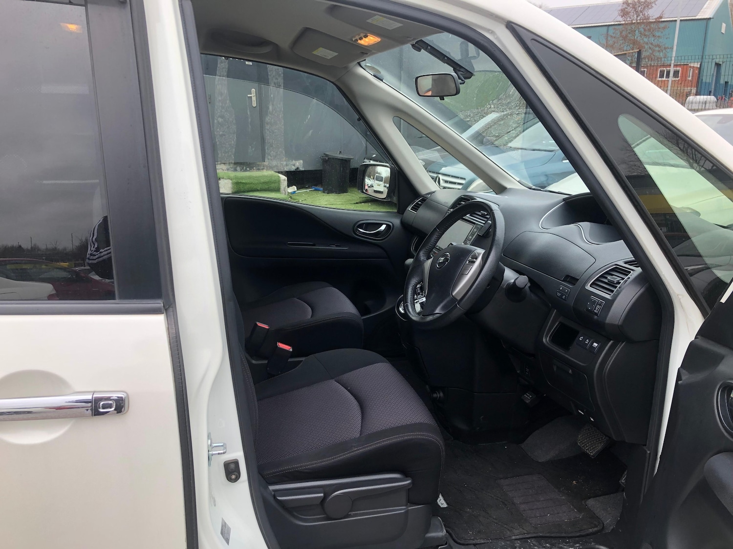 Used Nissan Serena for sale - 77845473: Photo 11