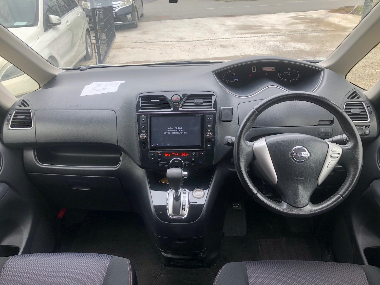 Used Nissan Serena for sale - 77845473: Photo 12