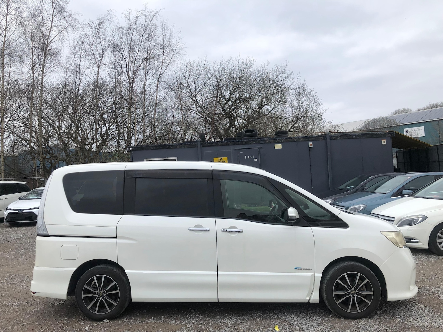Used Nissan Serena for sale - 77845473: Photo 2