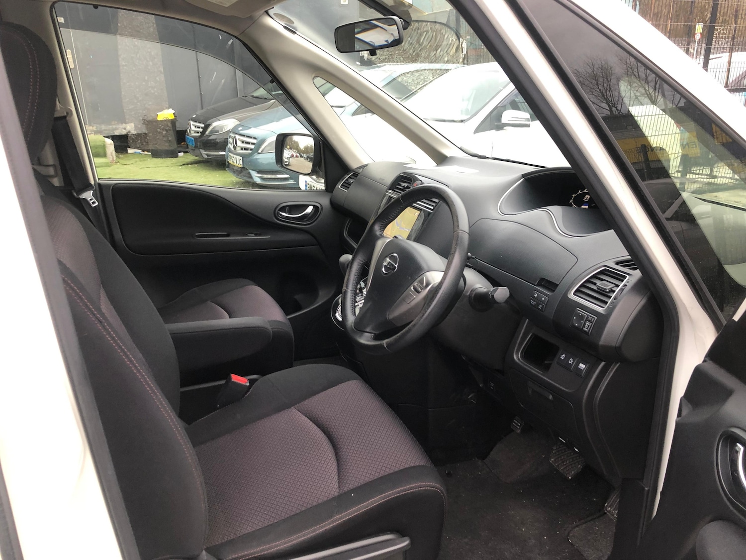 Used Nissan Serena for sale - 77845475: Photo 11