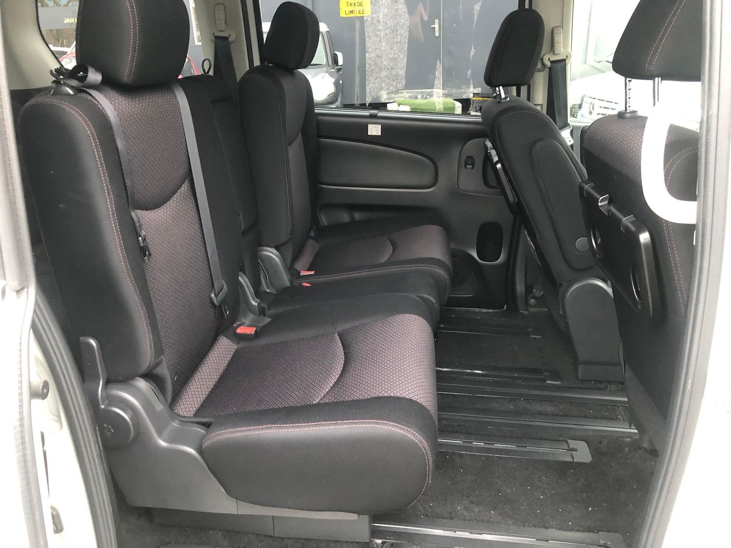 Used Nissan Serena for sale - 77845475: Photo 13