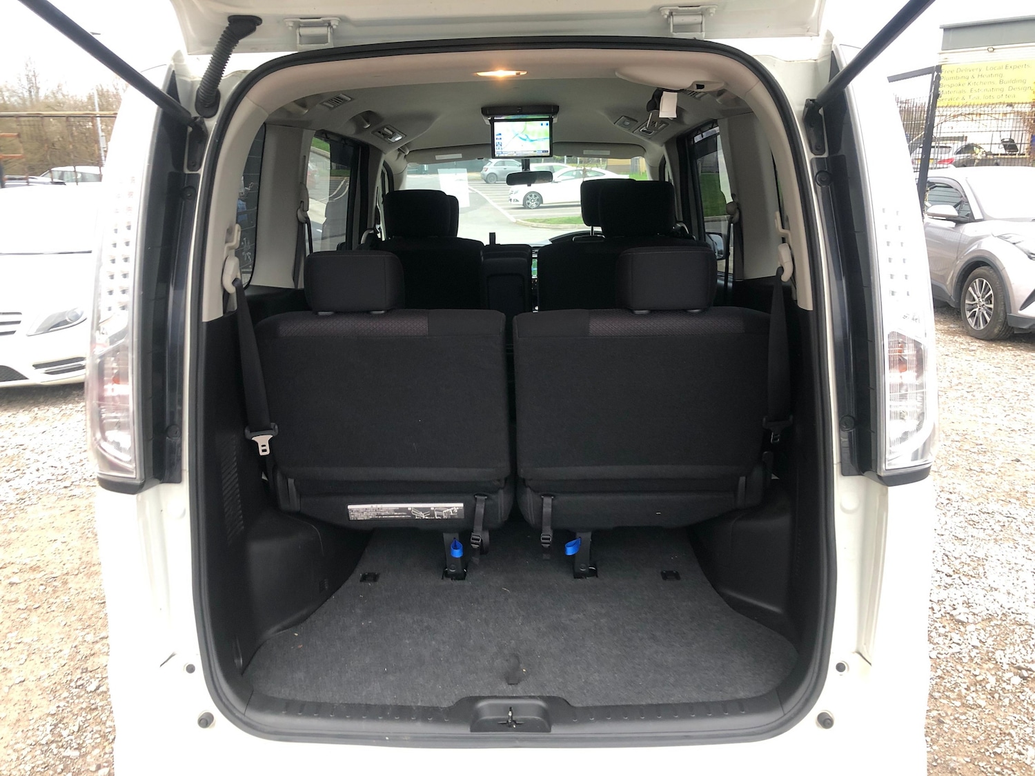 Used Nissan Serena for sale - 77845475: Photo 16