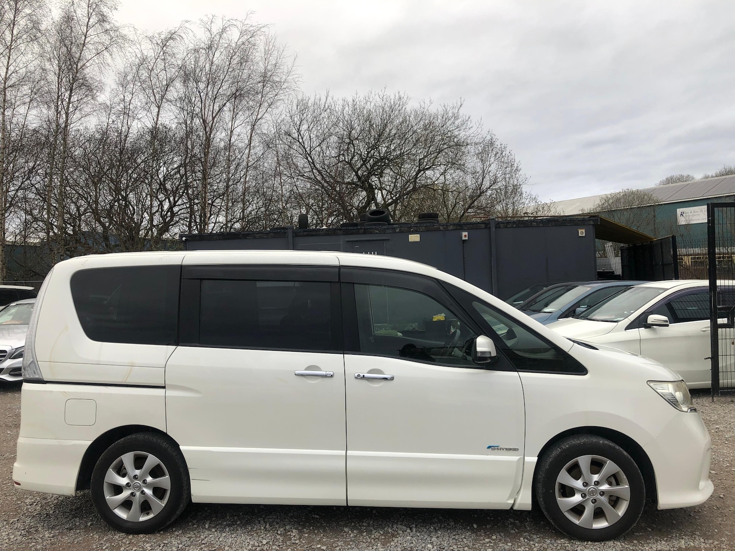 Used Nissan Serena for sale - 77845475: Photo 2