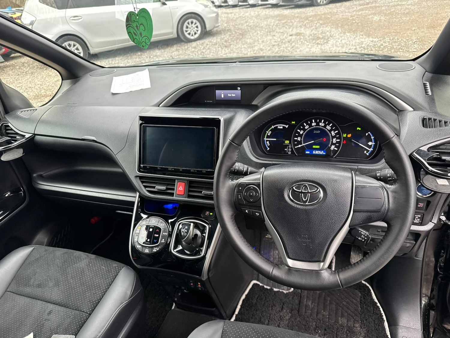 Used Toyota Voxy for sale - 77818040: Photo 12