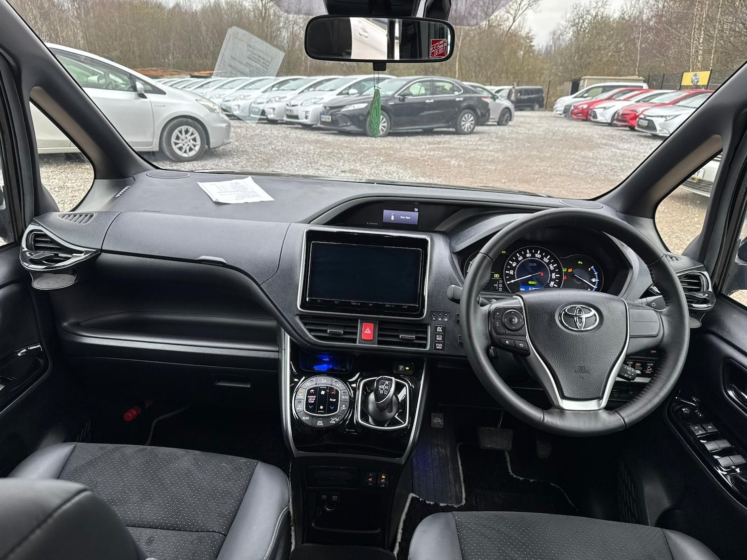 Used Toyota Voxy for sale - 77818040: Photo 13