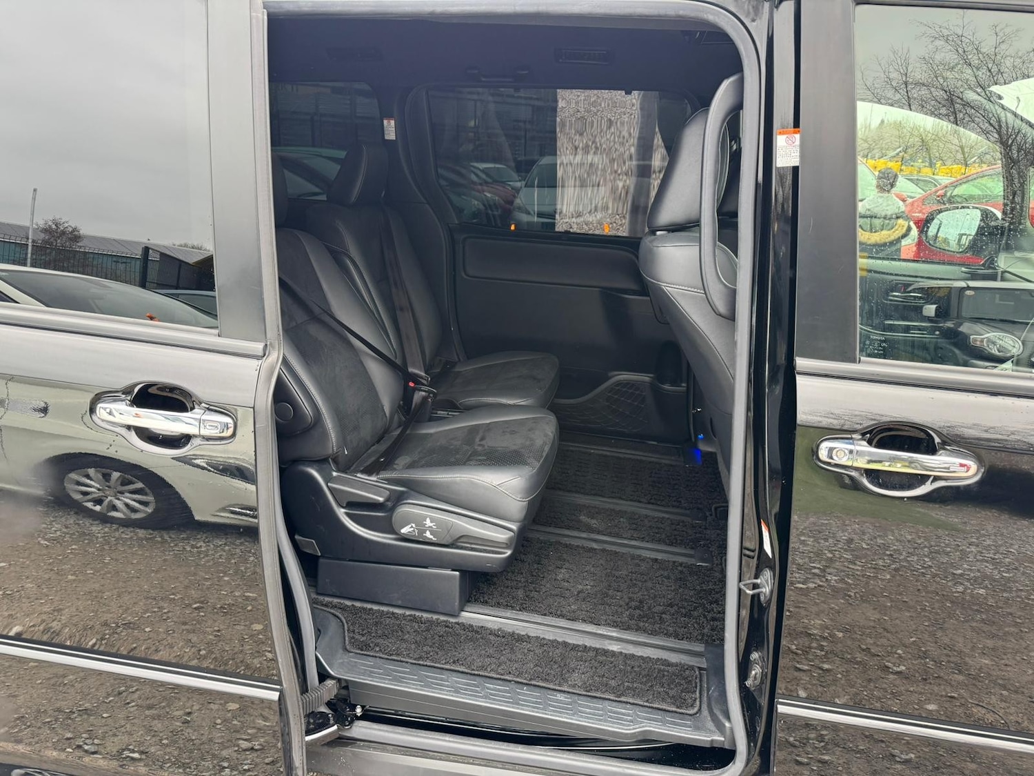 Used Toyota Voxy for sale - 77818040: Photo 14