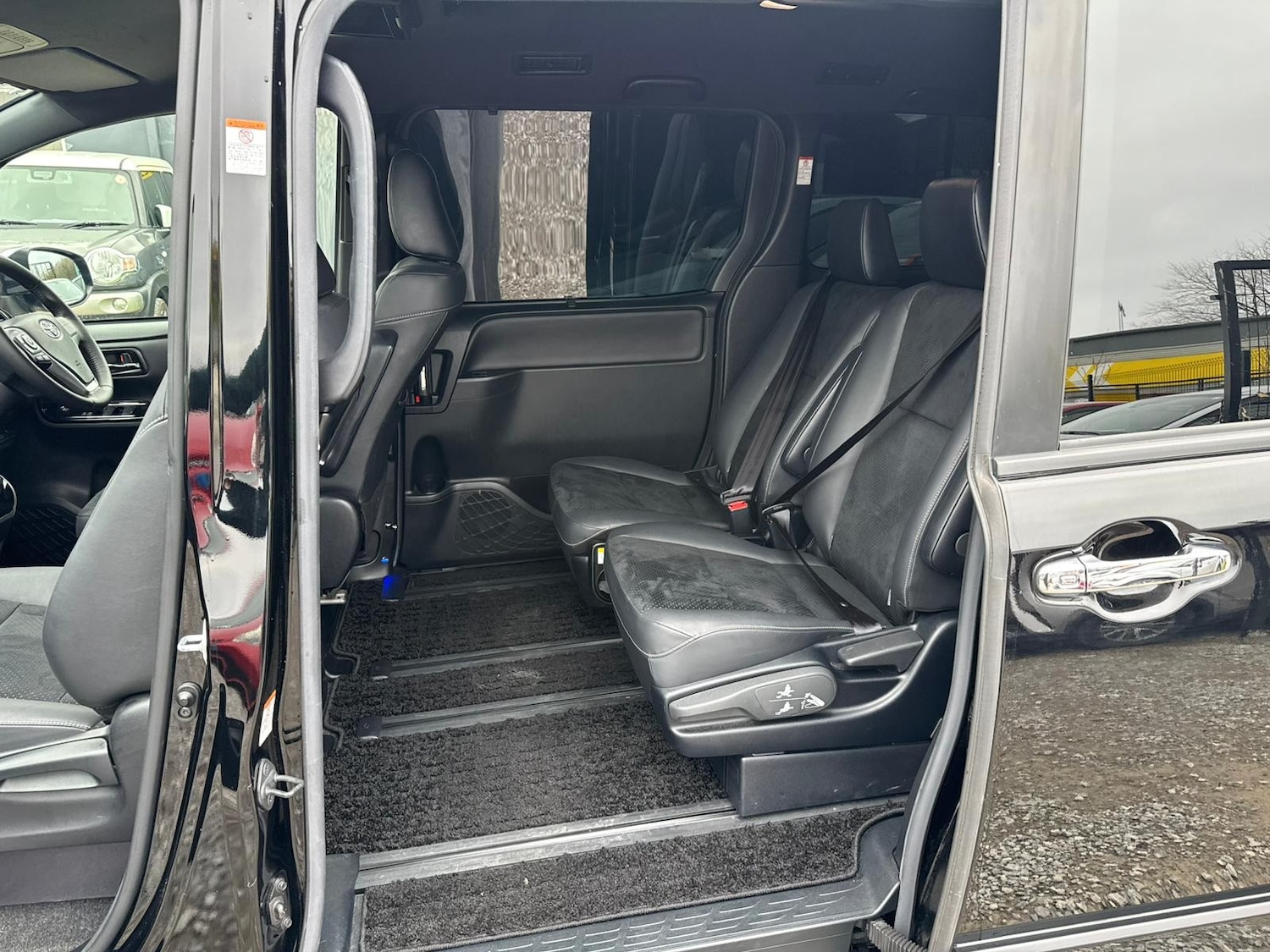 Used Toyota Voxy for sale - 77818040: Photo 17