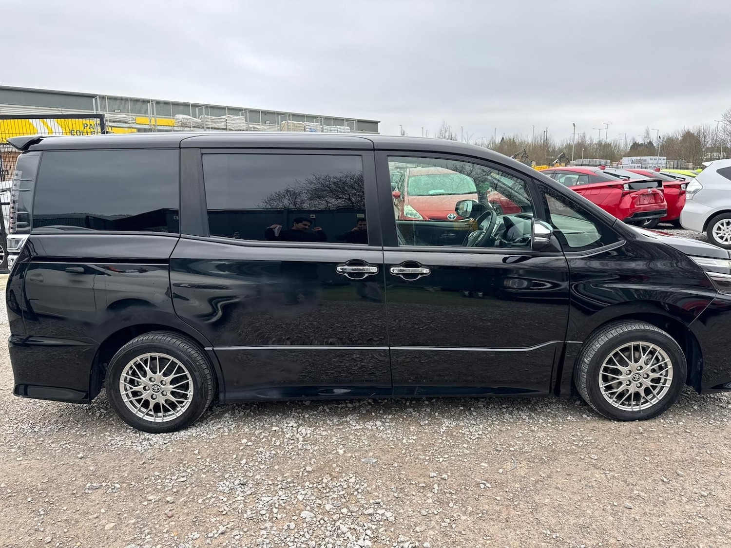 Used Toyota Voxy for sale - 77818040: Photo 2