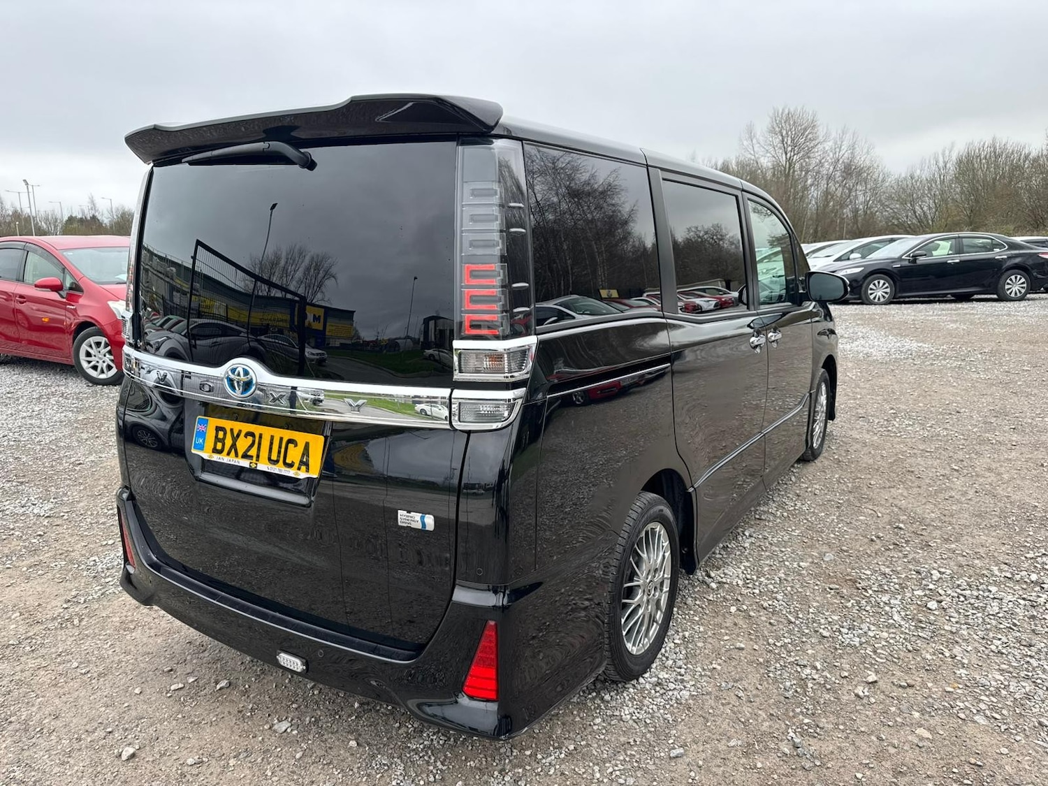 Used Toyota Voxy for sale - 77818040: Photo 3