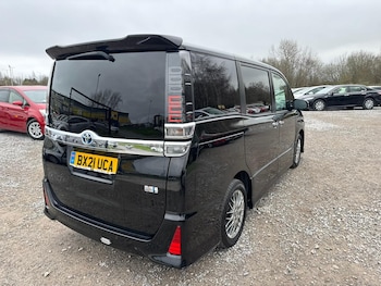 Used Toyota Voxy 2021 for sale - 77818040: Photo