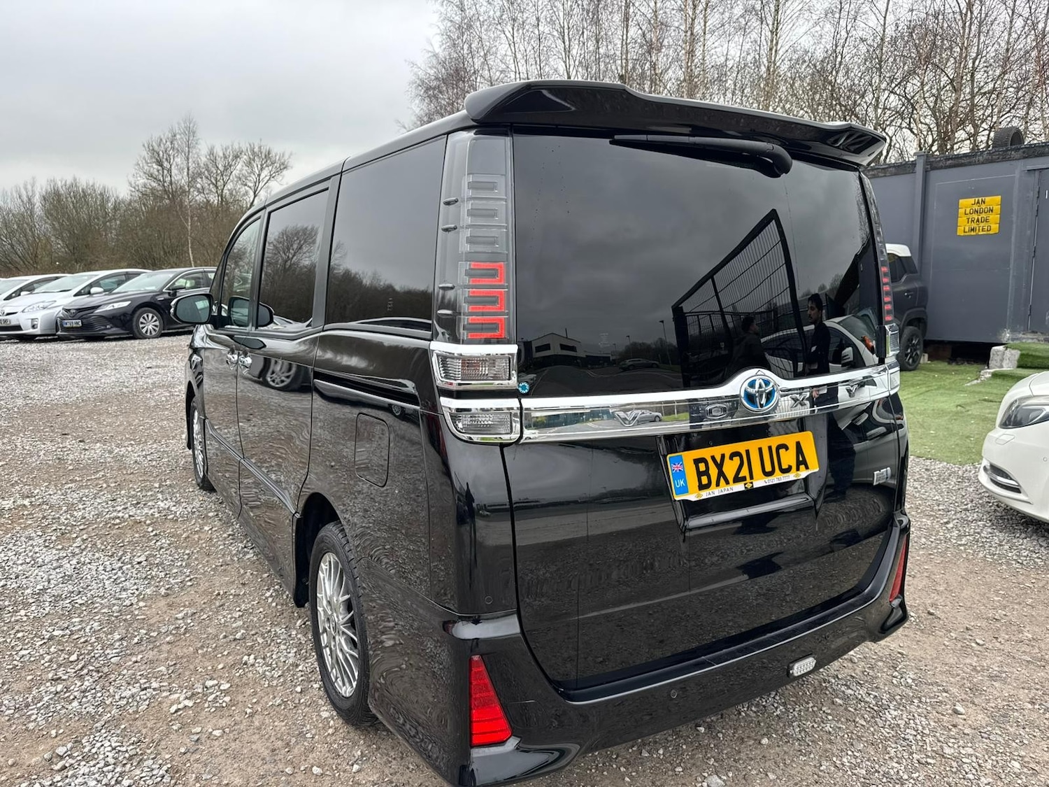 Used Toyota Voxy for sale - 77818040: Photo 6