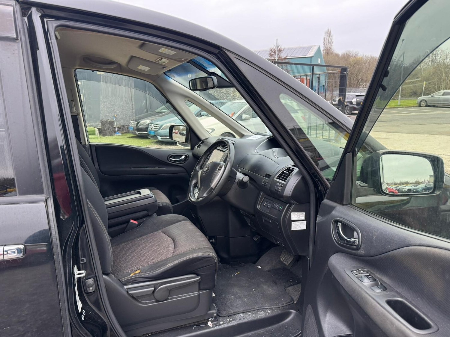 Used Nissan Serena for sale - 77814935: Photo 11