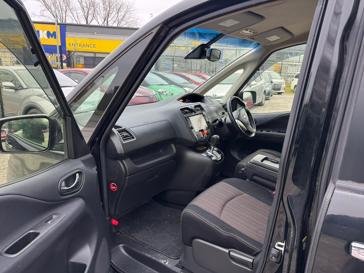 Used Nissan Serena for sale - 77814935: Photo 18