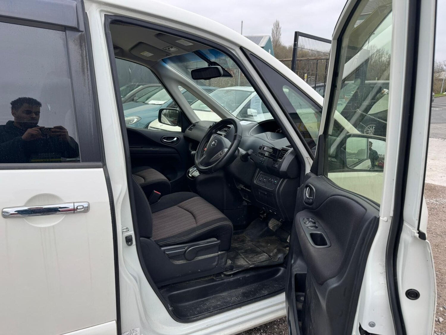 Used Nissan Serena 2026 for sale - 77818041: Photo 11