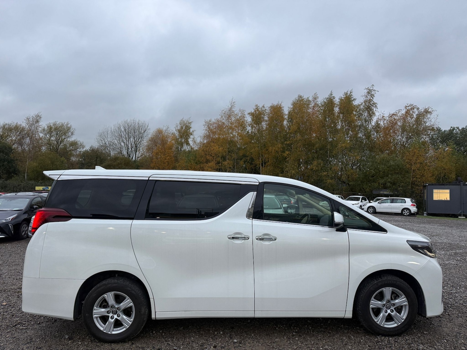 Used Toyota Alphard for sale - 76477458: Photo 2