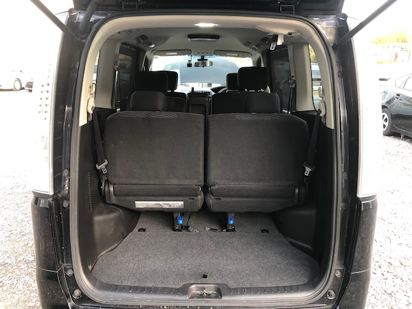 Used Nissan Serena for sale - 76249612: Photo 16