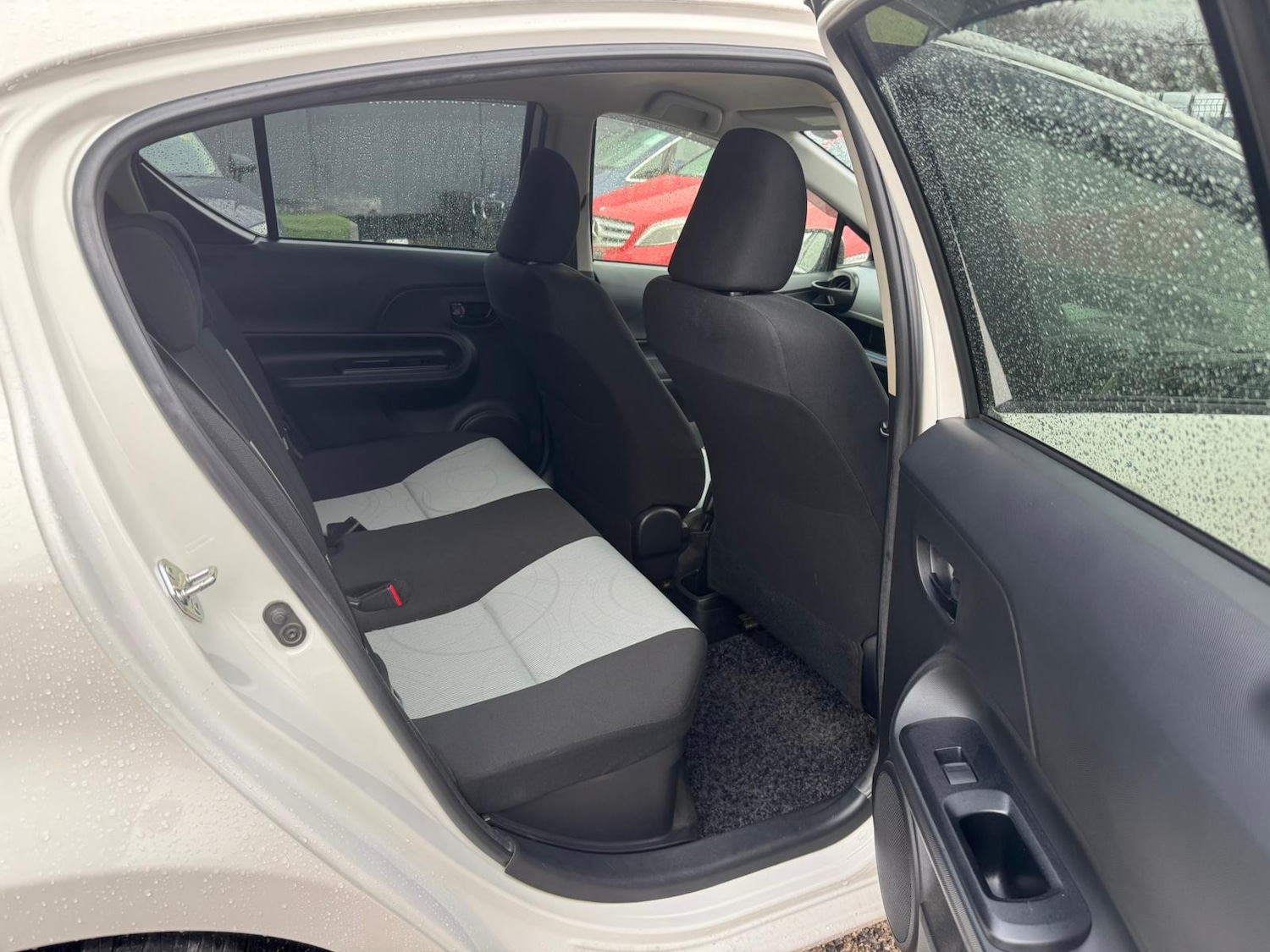 Used Toyota Aqua for sale - 77401410: Photo 14