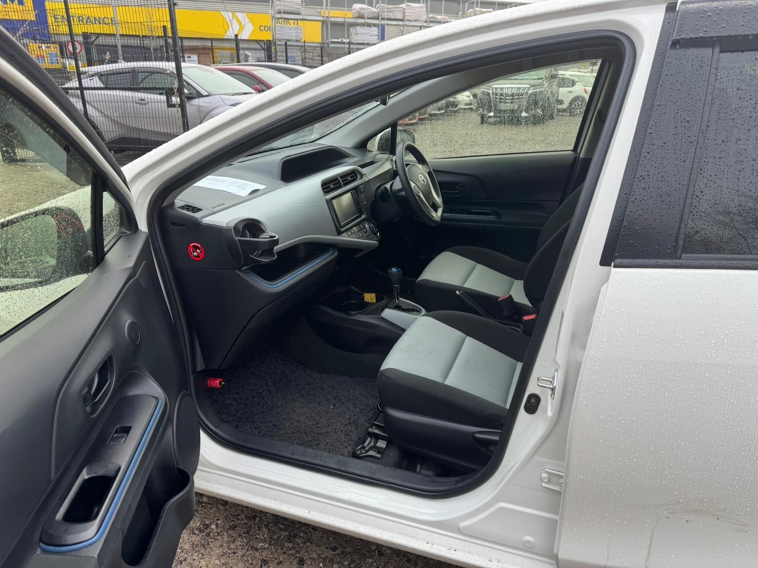 Used Toyota Aqua for sale - 77401410: Photo 18