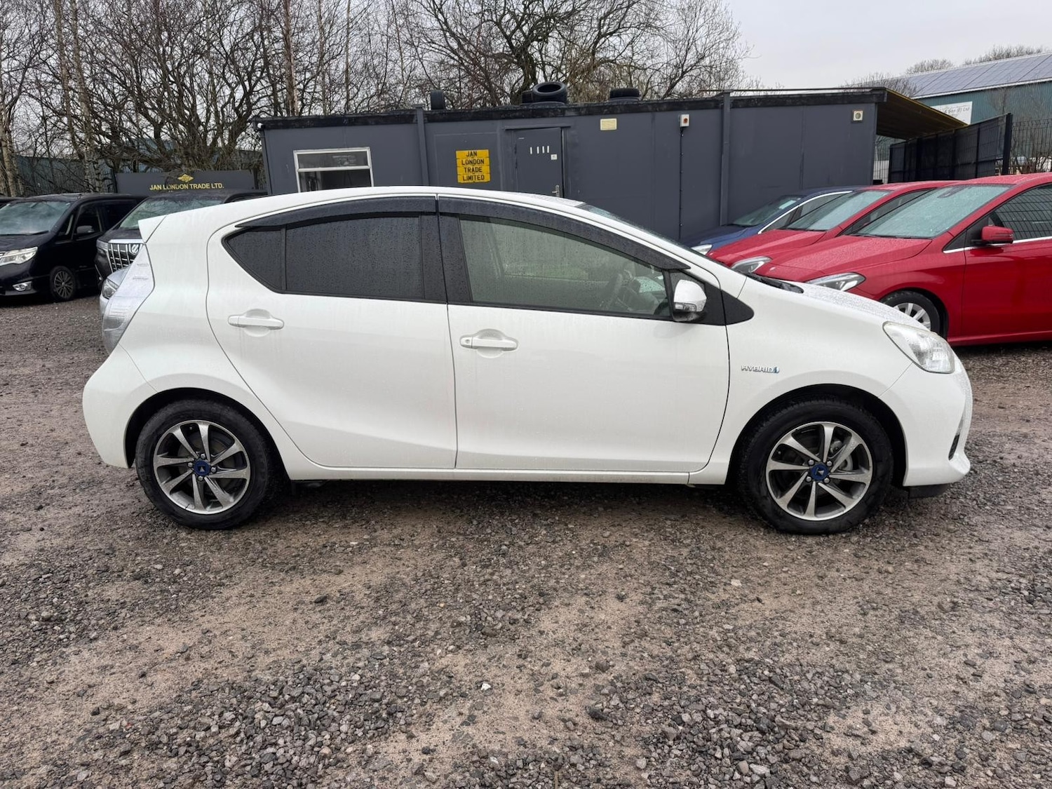 Used Toyota Aqua for sale - 77401410: Photo 2