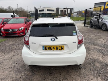 Used Toyota Aqua 2014 for sale - 77401410: Photo