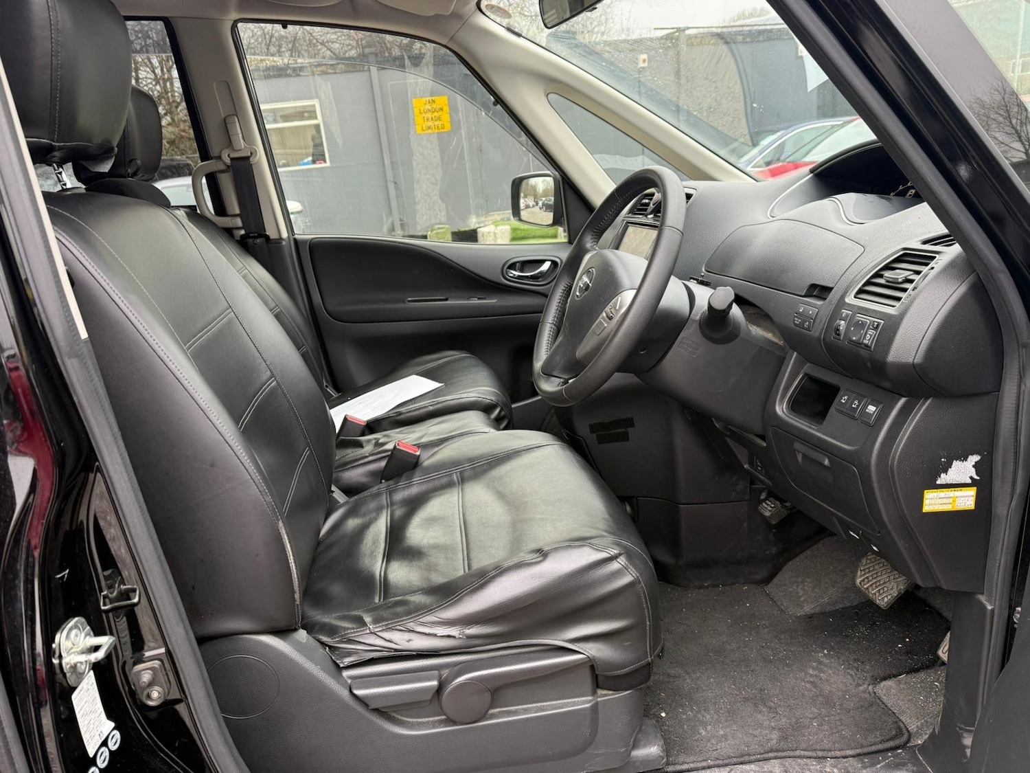 Used Nissan Serena for sale - 77436306: Photo 11