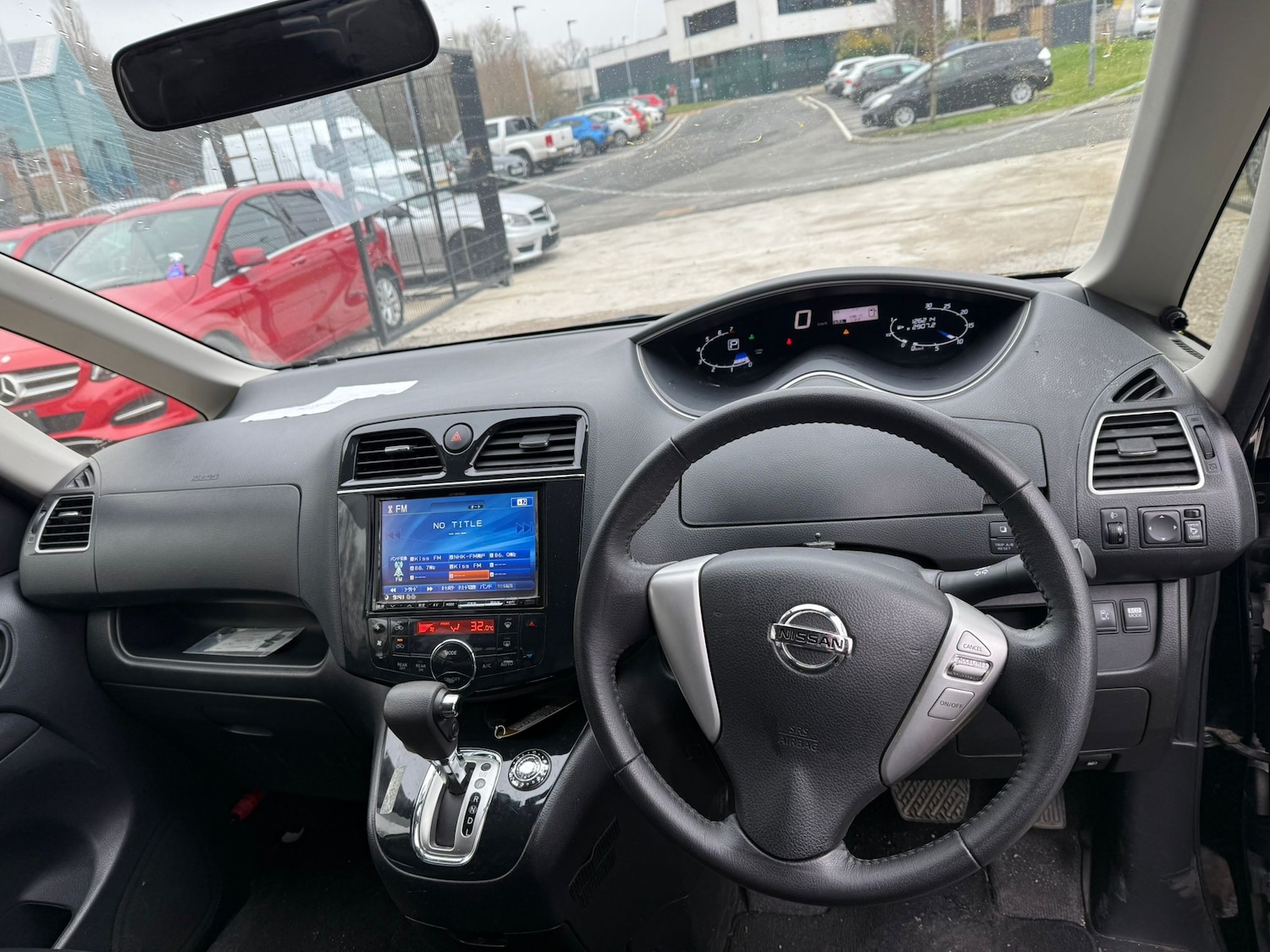 Used Nissan Serena for sale - 77436306: Photo 12