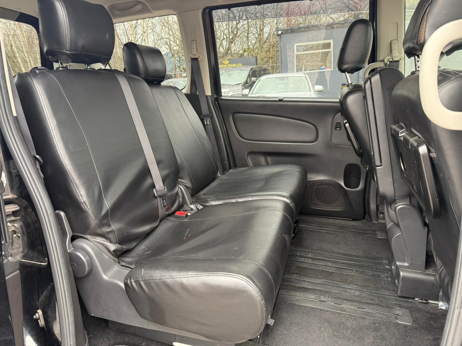 Used Nissan Serena for sale - 77436306: Photo 13