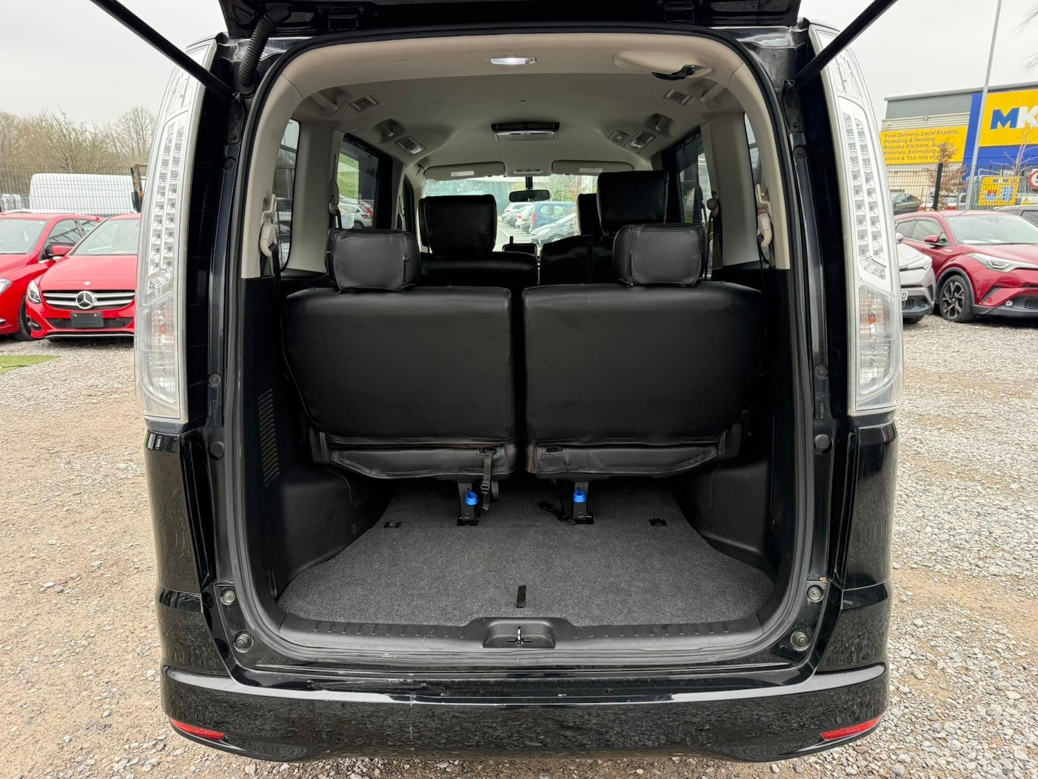 Used Nissan Serena for sale - 77436306: Photo 16