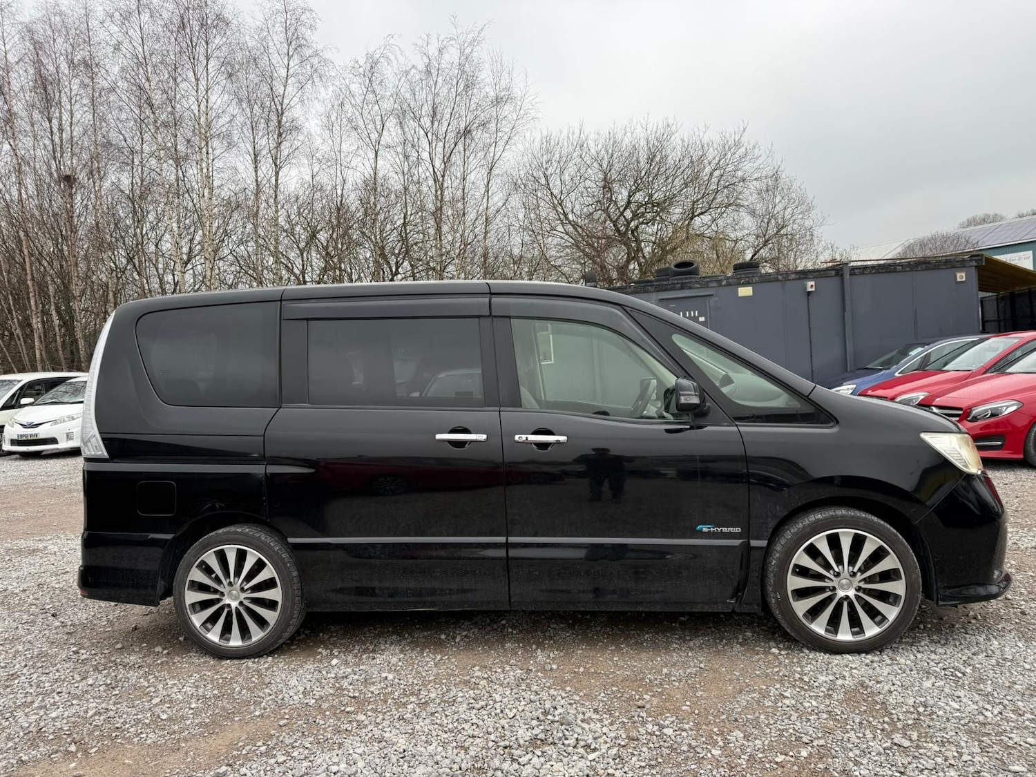 Used Nissan Serena for sale - 77436306: Photo 2