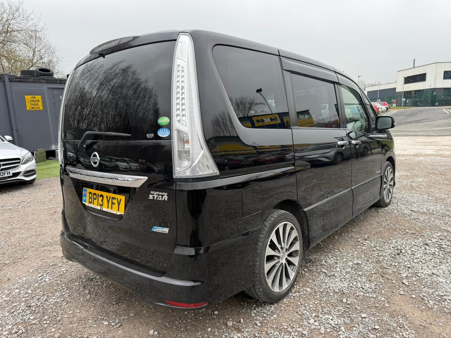 Used Nissan Serena for sale - 77436306: Photo 3