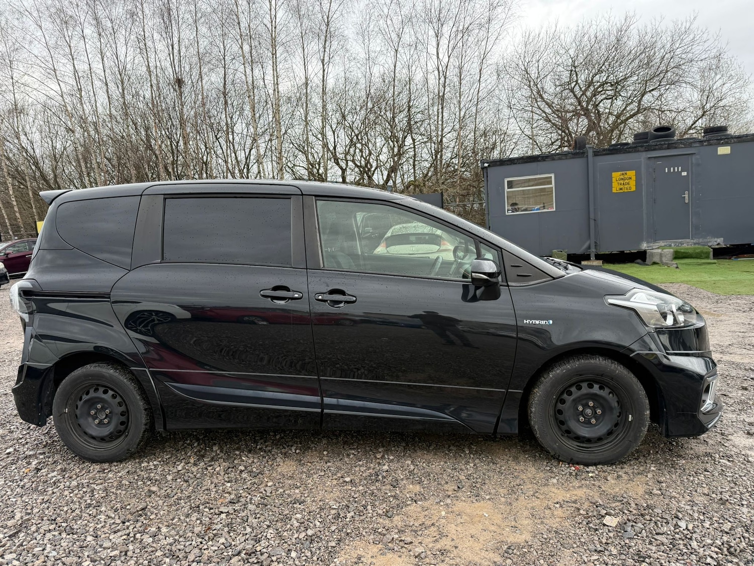 Used Toyota Sienta for sale - 77165815: Photo 2