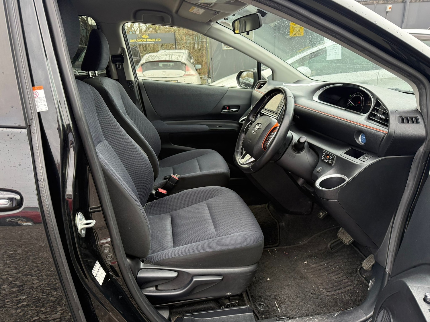 Used Toyota Sienta for sale - 77165815: Photo 9